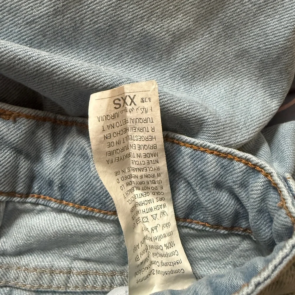 Vintage-Style High Waisted Light Wash Jeans, Size XXS - Picture 3 of 3